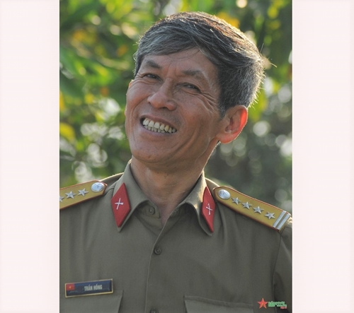 Đại tá, nhà báo Trần Hồng: Để những khoảnh khắc trở thành mãi mãi